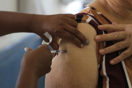 Prefeitura fará vacinação domiciliar de idosos acamados acima de 60 anos