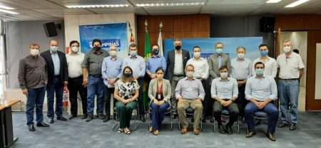 Perunigi é homenageado em reunião do Conselho de Desenvolvimento da RMC, que libera verbas para o combate à pandemia