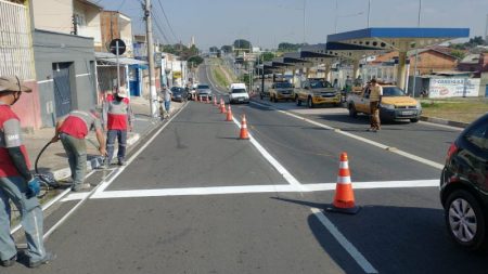 Avenida Antonio da Costa Santos ganha nova sinalização viária