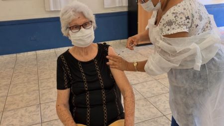 Prefeitura inicia vacinação contra a COVID-19 para idosos de 65 anos, neste sábado (10/04)