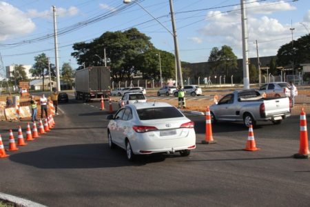 Novo dispositivo de retorno implantado em via recém-liberada do Jd Terras de Santo Antonio passa por teste