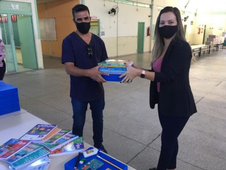 Kits de material escolar distribuídos pela Prefeitura já podem ser retirados nas escolas municipais