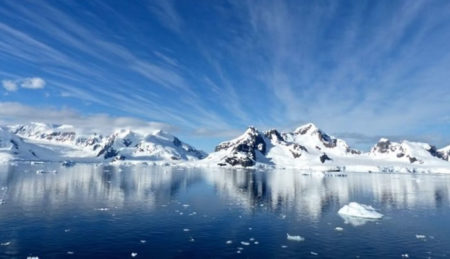 Iceberg gigante se desprende na Antártica
