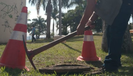 Prefeitura realiza ações para correto funcionamento da rede de esgoto na praça A Poderosa