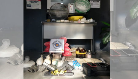 Homem é preso no Amanda com grande quantidade de drogas e duas armas