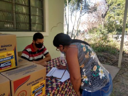 Campanha Hortolândia Solidária doa cestas básicas a idosos e mulheres vulneráveis na região do Novo Ângulo