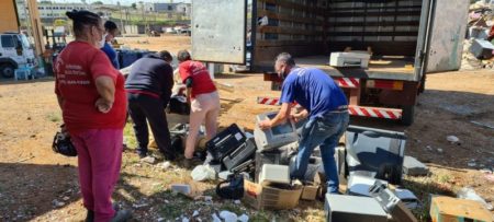 Drive-thru Sustentável recolhe mais de 400 objetos de “lixo eletrônico”