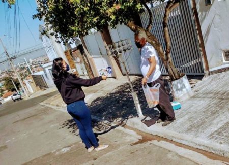Moradores do Jd. Nossa Senhora Auxiliadora recebem orientação sobre descarte correto de resíduos