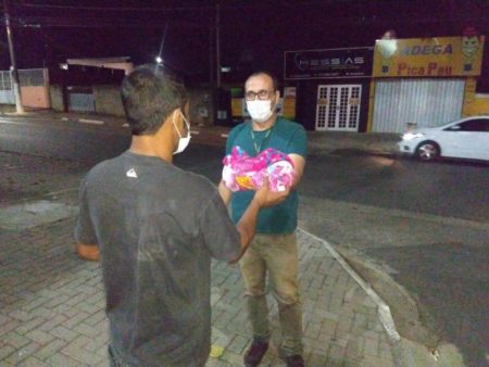 Prefeitura de Hortolândia doa cobertores a pessoas em situação de rua