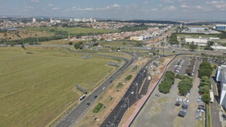 Avenida da Emancipação tem nova calçada e ciclovia na saída para a SP-101