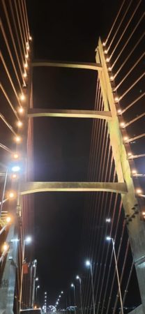 Ponte da Esperança muda iluminação para celebrar o “Maio Amarelo”