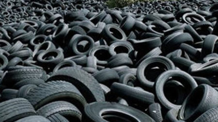 Desassoreamento no Rio Tietê já removeu mais de 2 mil pneus entre 2019 e 2021