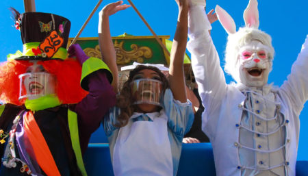 Hopi Hari estreia espetáculo Alice de volta ao País Mais Divertido do Mundo