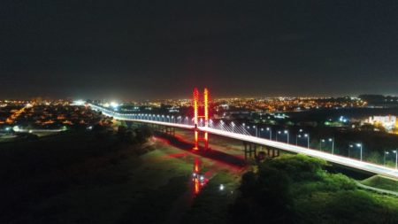 Ponte da Esperança está com nova iluminação para incentivar o “Junho Vermelho” de doação de sangue