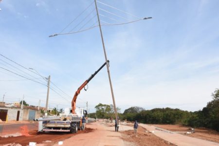 Prefeitura inicia implantação de sistema de iluminação modernizado na área ampliada do Pq. Lago da Fé