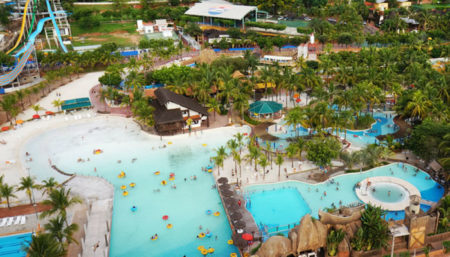 Nas férias do Enjoy Olímpia Park Resort criança não paga