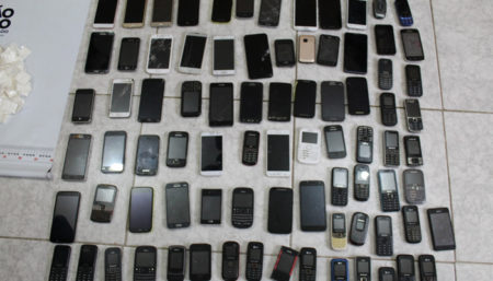 Homens são flagrados tentando arremessar drogas e aparelhos eletrônicos para dentro do CPP