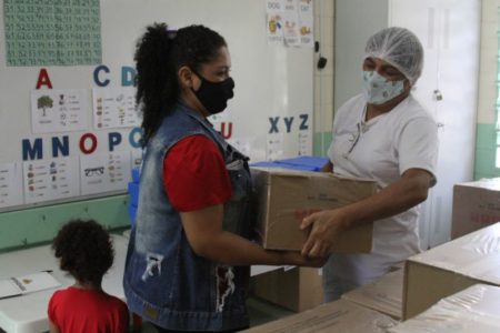 Pais e responsáveis devem aguardar chamado da escola para retirar kit de alimentação escolar