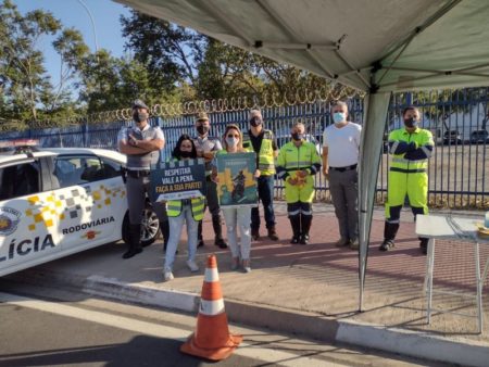 “Operação Cavalo de Aço” orienta aproximadamente 200 motociclistas na avenida da Emancipação