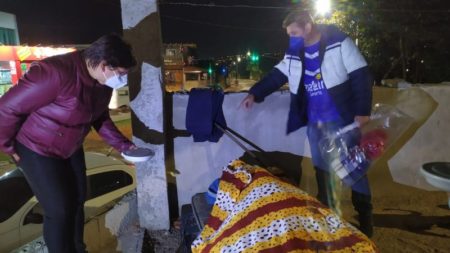 Campanha do Agasalho leva cobertores a moradores em situação de rua em Hortolândia