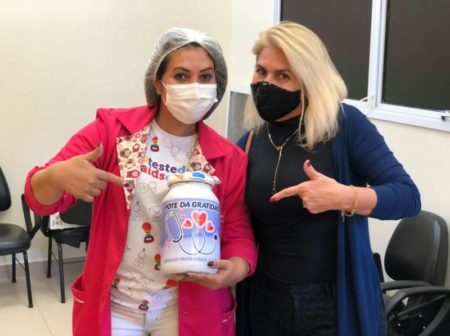 Avós mandam mensagens positivas para profissionais da saúde de Hortolândia
