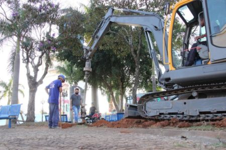 Praça A Poderosa terá suspensão temporária da rede elétrica para obras no sistema de iluminação