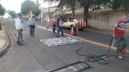 Ruas do Parque Gabriel recebem reforço na sinalização viária