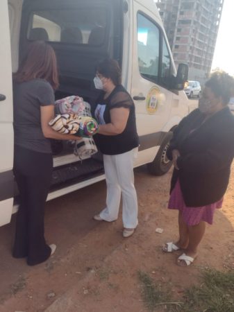 Fundo de Solidariedade doa cobertores a famílias em vulnerabilidade em ocupação no Parque Gabriel