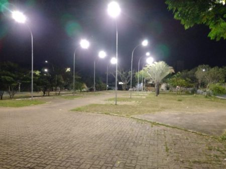 Prefeitura conclui modernização do sistema de iluminação em praça localizada no Jardim Santa Clara do Lago