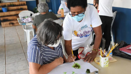 Aula presencial de pintura em tecido no CCMI do Remanso Campineiro é retomada