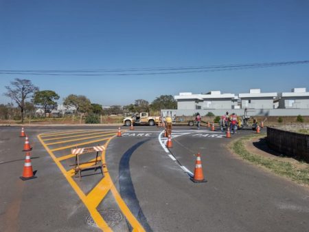Ruas do Parque Santo André ganham reforço na pintura de solo