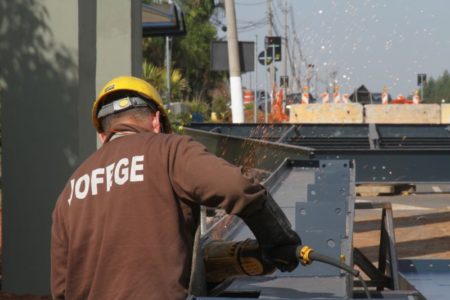 Portal da Av. Thereza Ana Cecon Breda continua recebendo ajustes para conclusão da obra