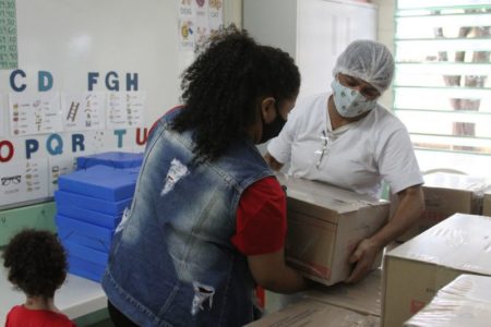 Quarta remessa de kits de alimentação escolar começa a chegar às unidades da rede municipal nesta segunda (16/08)