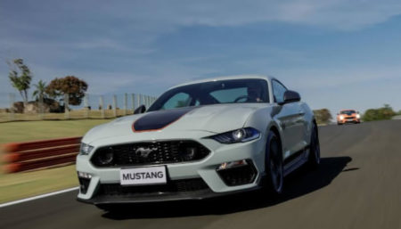 Ford Mustang Mach 1 é puro prazer e emoção