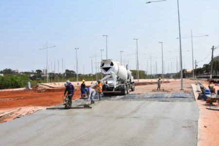 Quadras esportivas do Parque Lago da Fé recebem concretagem e areia