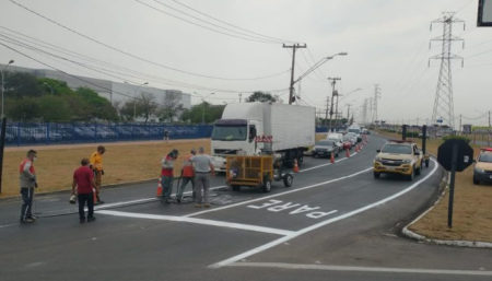 Avenida da Emancipação ganha nova sinalização viária após obra de ampliação de faixa