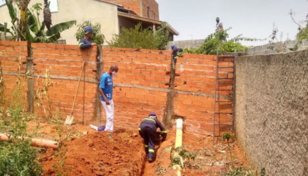 Prefeitura de Hortolândia e Sabesp realizam a implantação de redes coletoras de esgoto em vielas na região da Taquara Branca