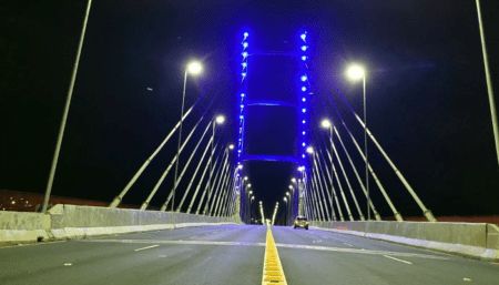 Porque a ponte está azul?