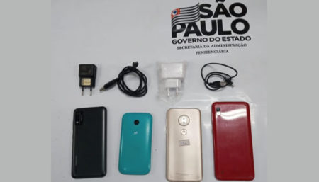 Mulher é vista arremessando sacola para dentro do complexo Campinas/Hortolândia