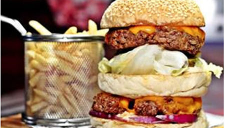 Shopping Parque das Bandeiras inaugura em espaço gastronômico ´Quintal do BAN´ o famoso e divertido Charada Burguer