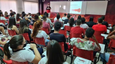 Com apoio da Prefeitura, estudantes de Hortolândia em vulnerabilidade social preparam-se para o Enem