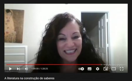 Profissionais participam de bate papo sobre literatura com escritores