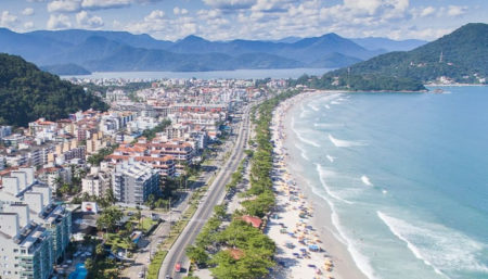 Bombeiros buscam ocupantes de bimotor que saiu de Campinas e caiu no mar entre SP e RJ