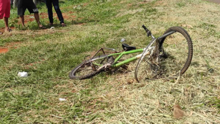 Ciclista morre atropelado em frente a Honda