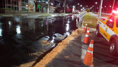 Prefeitura de Hortolândia isola área com vazamento de óleo na Avenida Santana