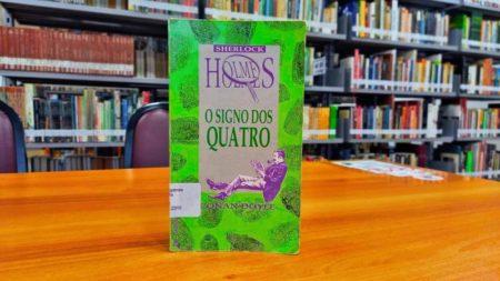 Livro protagonizado pelo detetive Sherlock Holmes é a obra mais lida pelos usuários da Biblioteca Municipal