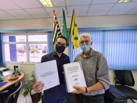 Hortolândia recebe minuta de currículo municipal próprio, construído de maneira participativa