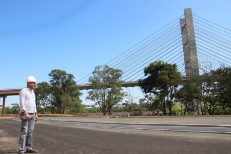 Área em urbanização sob a Ponte da Esperança da Prefeitura recebe asfalto
