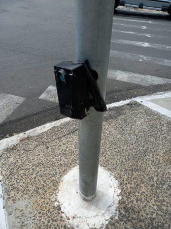 “Botoeiras” dos semáforos para pedestres são substituídas após atos de vandalismo