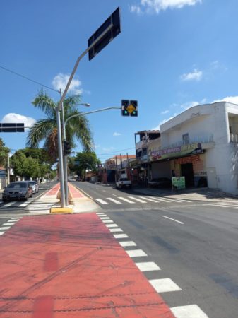 Semáforo passa a operar na Av. Anhanguera, a partir da manhã desta quarta-feira (15/12)